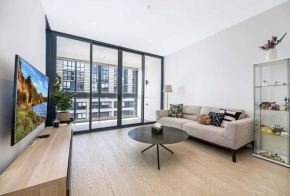 Cozy 1BR & Study Retreat with Outdoor Pool in MQ, Sydney